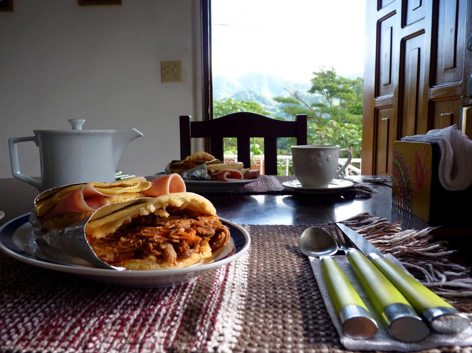 Autana Bed & Breakfast Boquete Bagian luar foto